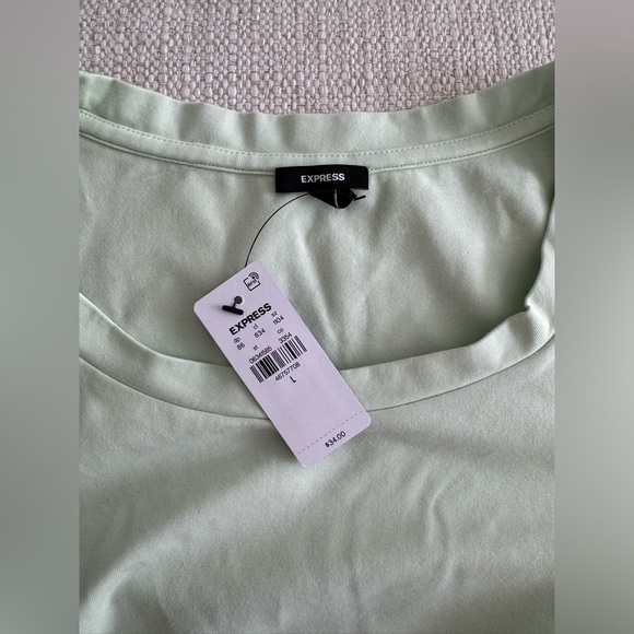 NWT Express Crew neck short sleeved ruched sides tee - light green color - Picture 8 of 11